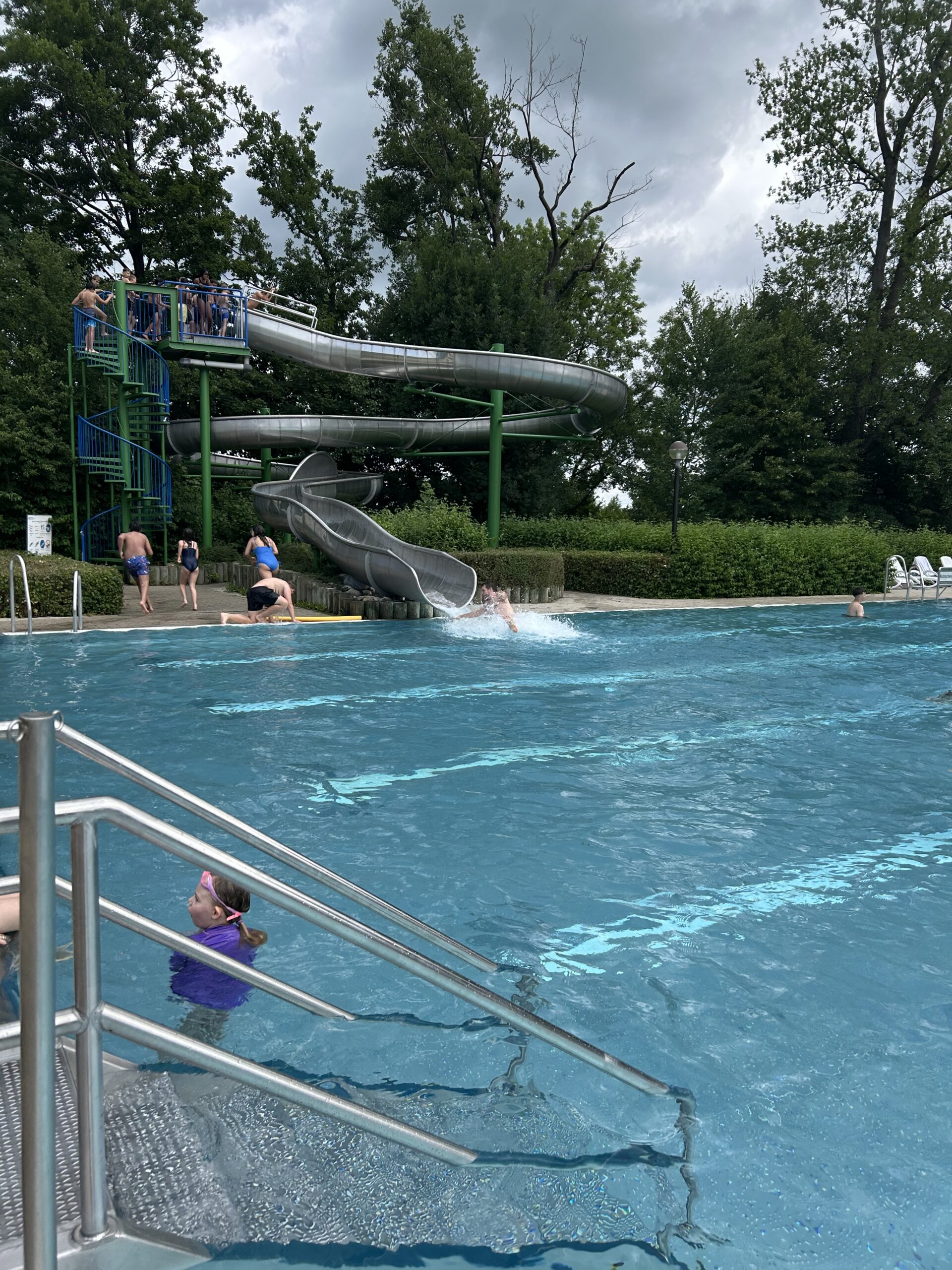 Mehr über den Artikel erfahren Sommer, Sonne, Badespaß – Unser Ausflug ins Freibad Maisach