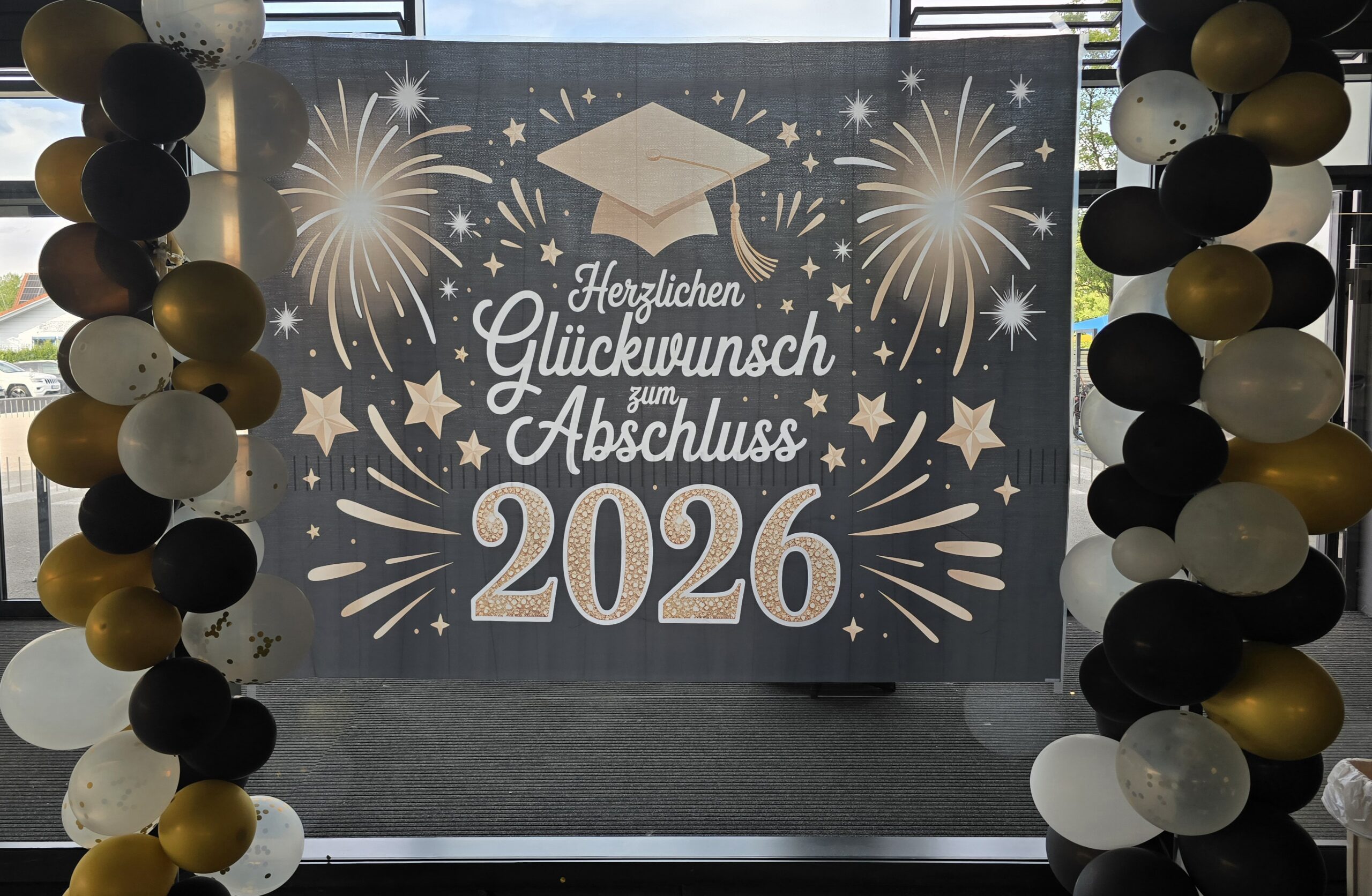 Du betrachtest gerade Rauschendes Fest zum Abschied: Amperschule Olching feiert Jahrgang 2026